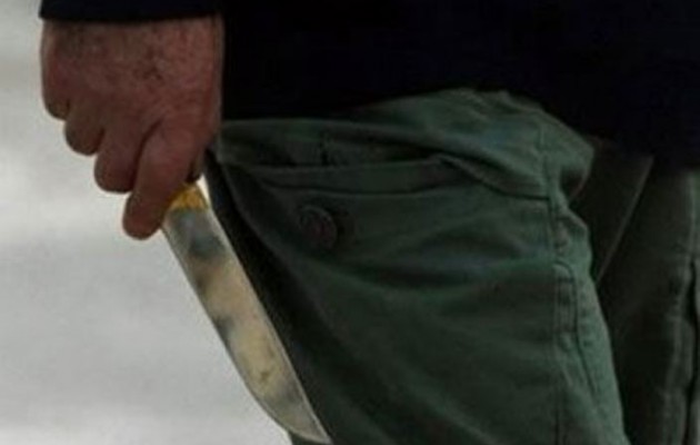 Θήβα: Μαχαίρωσε το γιο του πάνω στον καβγά