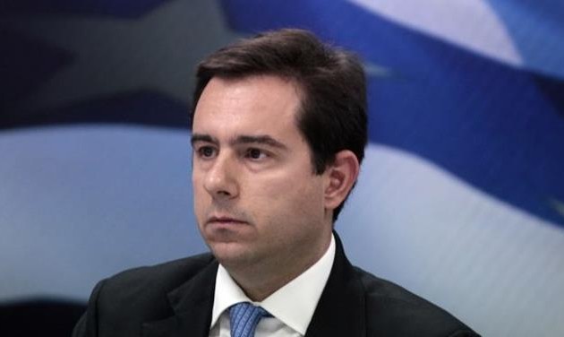 Ο Μηταράκης προσπαθεί να διαψεύσει τον Τσίπρα