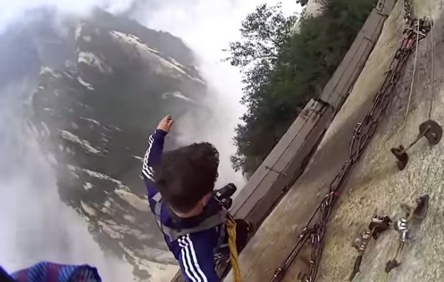 Δείτε την πιο επικίνδυνη selfie του κόσμου (βίντεο)