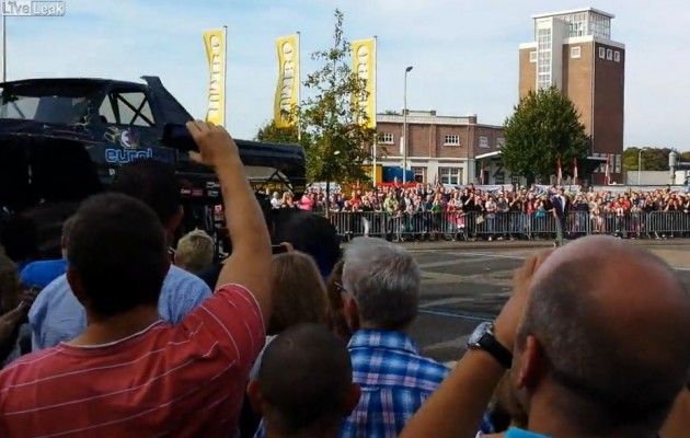 Τρεις νεκροί σε επίδειξη αγώνων – Τους πάτησε το αυτοκίνητο (βίντεο)