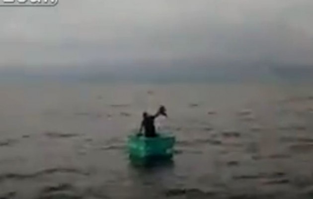 Ναυαγός έπλεε επί 8 ημέρες πάνω σε φελιζόλ (βίντεο)