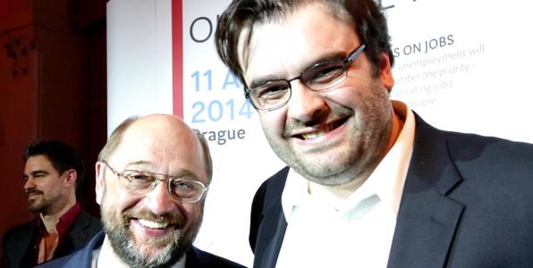 Με ποια θεσμική ιδιότητα συναντά το πουλέν του Βενιζέλου την τρόικα στο Παρίσι;