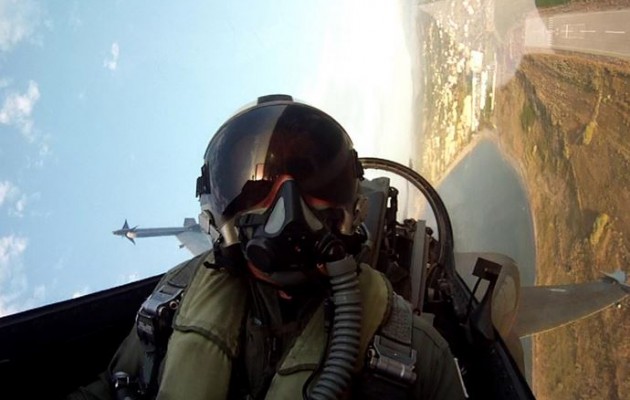 Εκπληκτικό βίντεο από επίδειξη πολεμικών αεροσκαφών