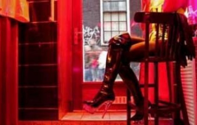 Σαντορίνη: Οι τέσσερις σερβιτόρες πέρα από ποτά προσέφεραν και “ανακούφιση”