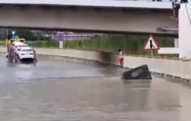 Νόμιζε ότι το τζιπ είναι… αμφίβιο και παραλίγο να πνιγεί (βίντεο)