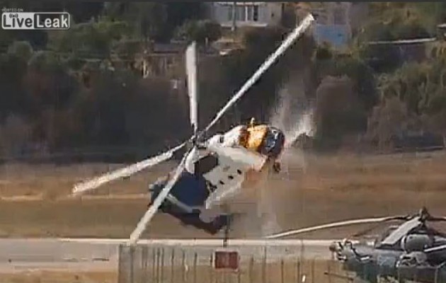 Τραγωδία: Δύο νεκροί από πτώση ελικοπτέρου (βίντεο)
