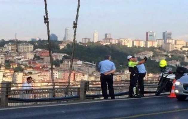 Απίστευτο: Ο πολίτης αυτοκτονούσε και ο αστυνομικός έβγαζε selfie