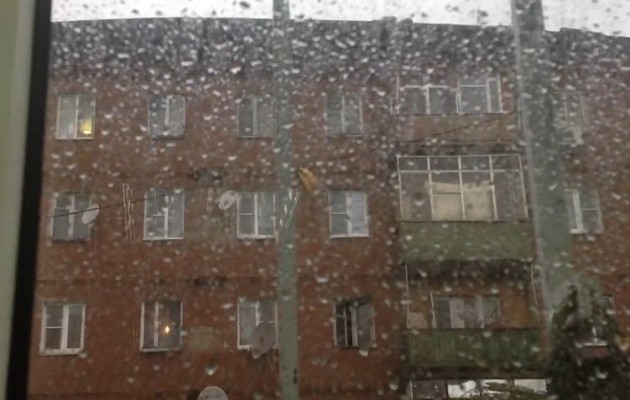 Ρωσία: Η στέγη… “έφυγε” με τον αέρα (βίντεο)