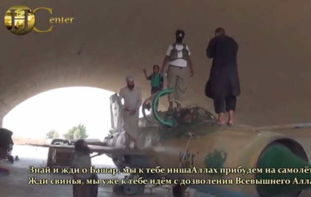 Το Ισλαμικό Κράτος επιδεικνύει τα νέα του όπλα (βίντεο)