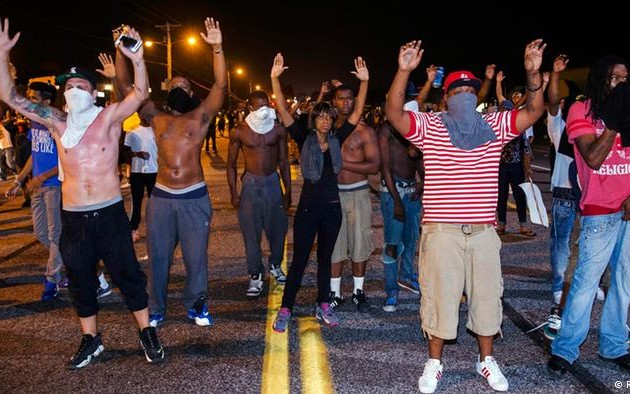 Έκαψαν την αμερικανική σημαία στη Μινεσότα των ΗΠΑ!