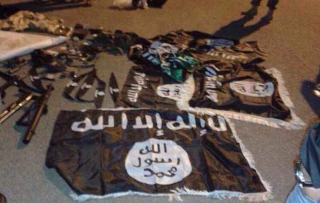 Ο στρατός του Λιβάνου δείχνει λάφυρα που πήρε από το Ισλαμικό Κράτος