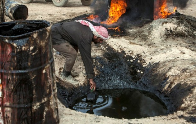 Το Ισλαμικό Κράτος πουλάει πετρέλαιο με Τούρκους μεσάζοντες