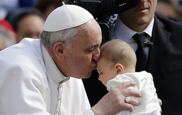 Πάπας Φραγκίσκος: “Οι Άγγελοι υπάρχουν, να τους… μιλάτε!”