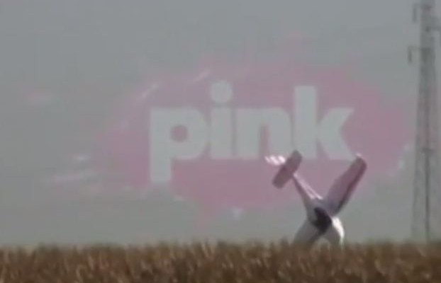 Δύο νεκροί από πτώση αεροπλάνου (βίντεο)