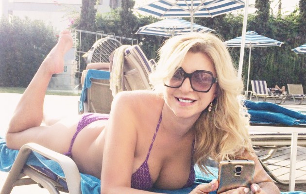 Είναι Οκτώβρης και μας τρελαίνει με το μαγιό της η Χριστίνα Πολίτη