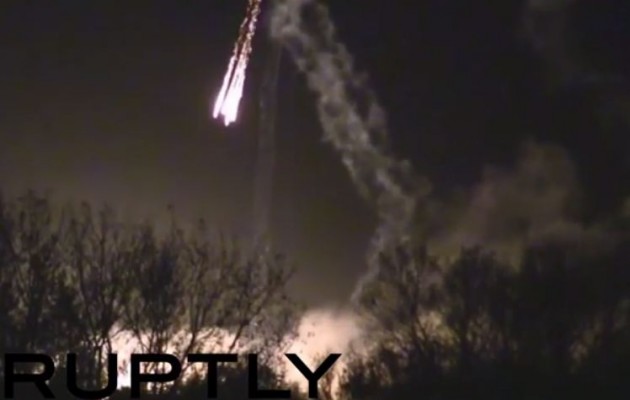 Οι Ουκρανοί ρίχνουν χημικές βόμβες – Βίντεο ντοκουμέντο