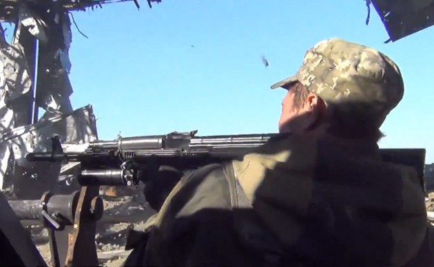 Ουκρανοί ξαναβομβαρδίζουν το αεροδρόμιο του Ντόνετσκ (φωτο + βίντεο)