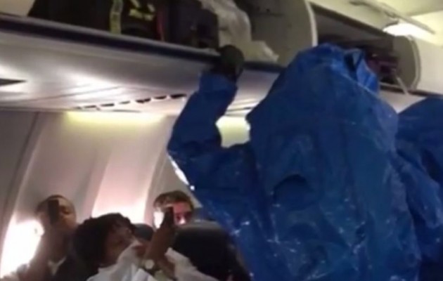 Πανικός σε πτήση με επιβάτη που φώναζε ότι έχει Έμπολα (βίντεο)