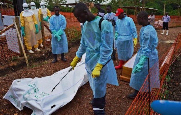 6.388 τα θύματα από τον ιό Έμπολα