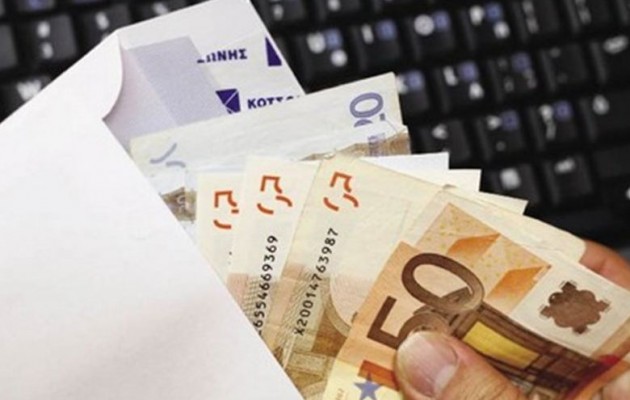 1,5 δισ. ευρώ έβγαλαν στο εξωτερικό 5.260 δημόσιοι υπάλληλοι