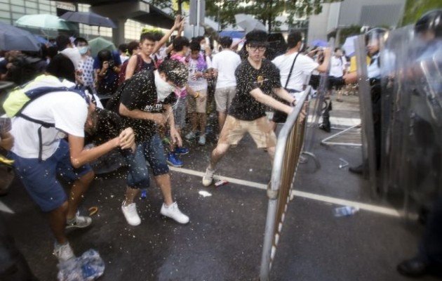 Χονγκ Κονγκ: Κλιμακώνονται οι βίαιες συγκρούσεις με τους φοιτητές