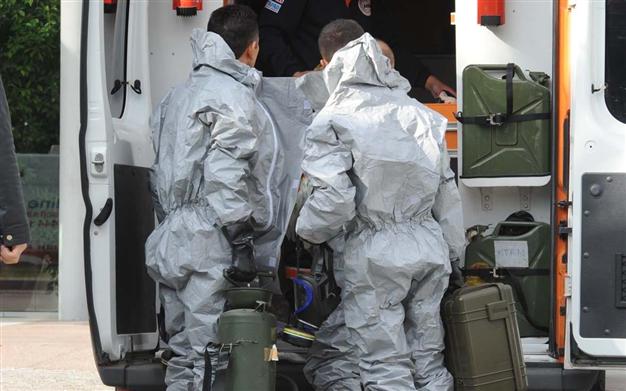 Φάκελοι με ύποπτη κίτρινη σκόνη σε τρία Προξενεία – Συναγερμός!