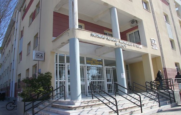 Πέταξαν γιαούρτια στο ΙΚΑ Βόλου