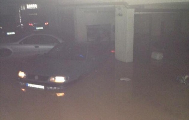 Λίμνη υπόγειο πάρκινγκ στο Ίλιον – Ποιος φταίει; (φωτογραφίες)