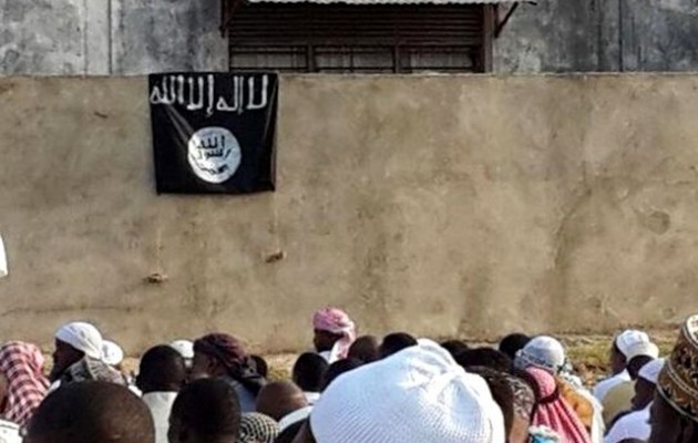 Το Ισλαμικό Κράτος ύψωσε τη σημαία του και στην Κένυα (φωτογραφία)