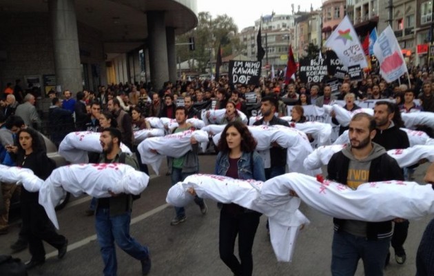 Τουρκία: Η συγκλονιστική διαμαρτυρία με τα πτώματα (φωτο)