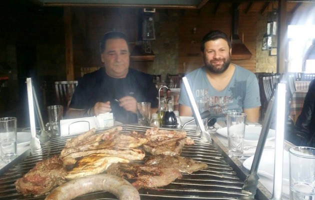 Συνεργασία με κοψίδια για τον Βασίλη Καρρά και σταρ της Βουλγαρίας