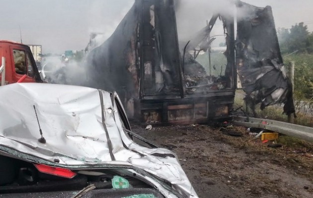 Τραγωδία στην Εγνατία: 4 νεκροί και 15 τραυματίες στην καραμπόλα (νέες φωτό)