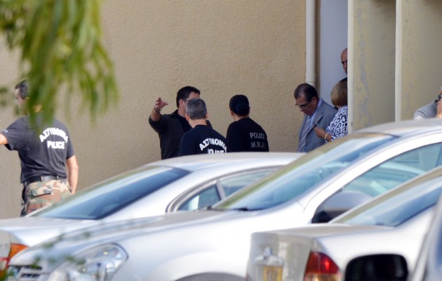 Κύπρος: Στη φυλακή ο πρώην κεντρικός τραπεζίτης (φωτογραφίες)