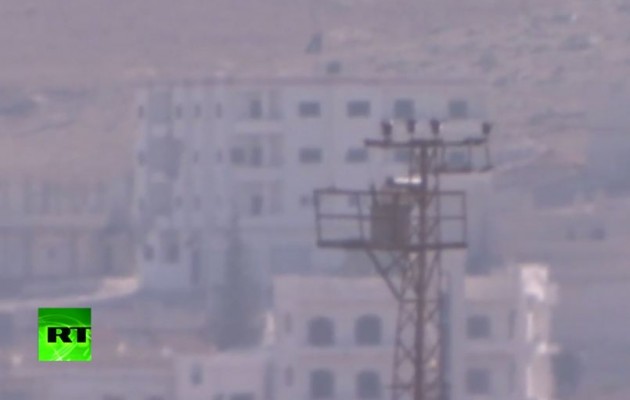 Κομπάνι: Βίντεο με το Ισλαμικό Κράτος να υψώνει τη σημαία