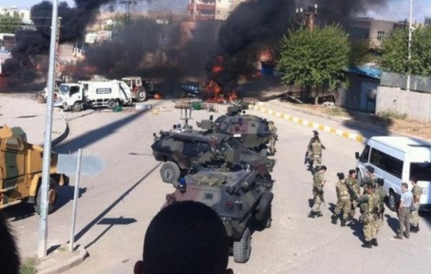 Τουρκικός στρατός εναντίον διαδηλωτών στο Κουρταλάν