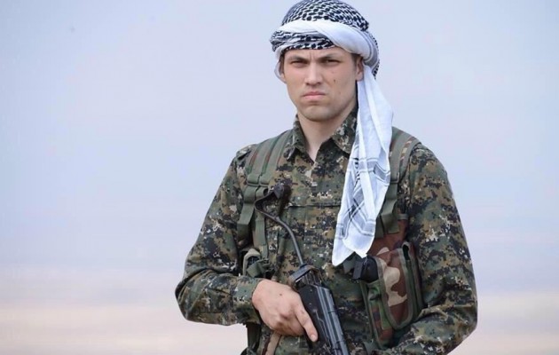 Ο Αμερικανός που πολεμά το Ισλαμικό Κράτος με τους Κούρδους (φωτογραφίες)