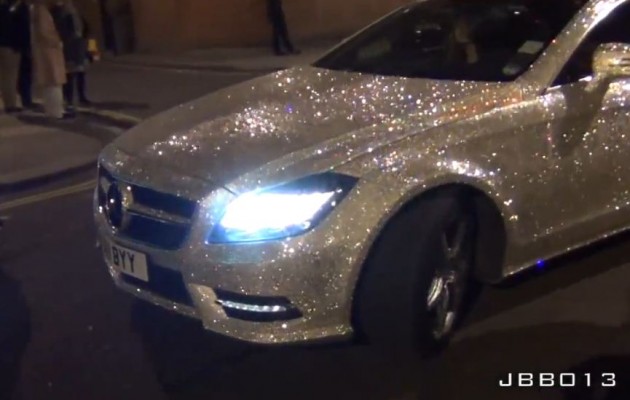 Πιο λαμπερή και κιτς… δεν γίνεται (βίντεο)