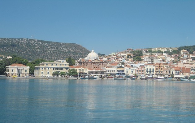 Μυτιλήνη: Κόλλησαν αφίσες με στοιχεία φορέα του AIDS