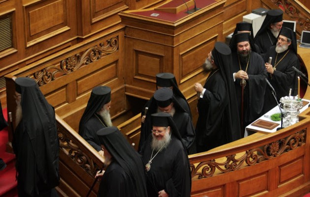 Με δώδεκα μητροπολίτες “ανοίγει” ο Ιερώνυμος τη Βουλή