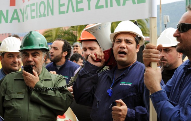 Οι εργαζόμενοι κρατούν αποκλεισμένη τη διοίκηση των ναυπηγείων Ελευσίνας