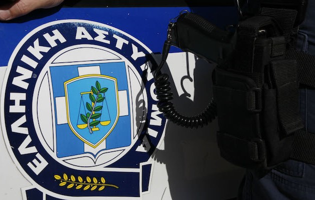 Αλλοδαποί διακινούσαν δεκάδες πρόσφυγες στα σύνορα