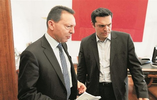 Ο Τσίπρας σε συνάντηση με τον Στουρνάρα