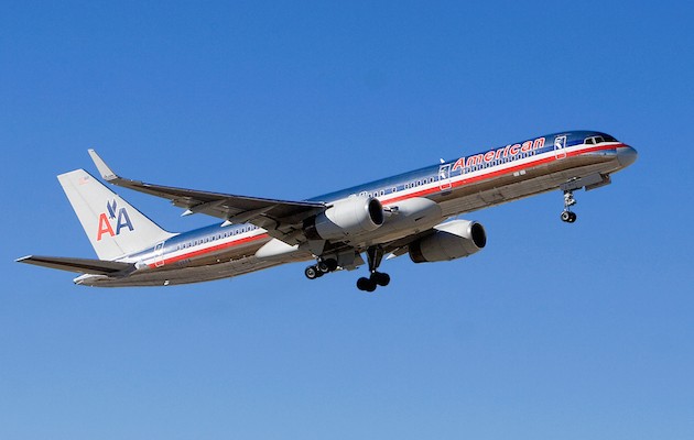 Αεροπλάνο άρχισε να διαλύεται στον αέρα (φωτό και βίντεο)