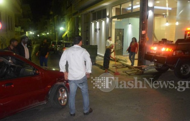 Χανιά – τρακάρισμα: Ι.Χ. έπεσε σε είσοδο ιατρείου (φωτογραφίες)