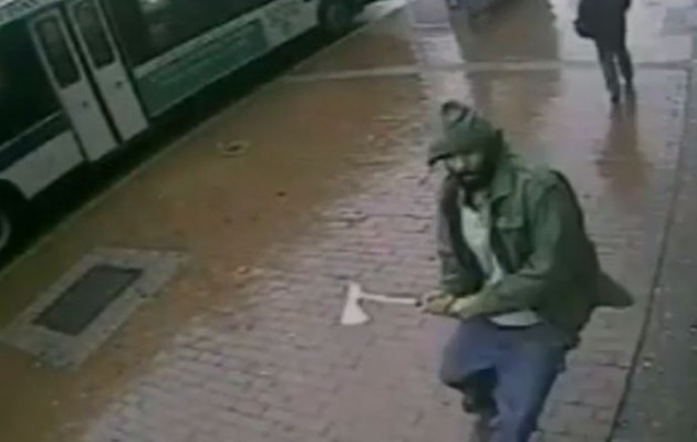 Νέα Υόρκη: Βίντεο – σοκ από την επίθεση με τσεκούρι κατά αστυνομικών