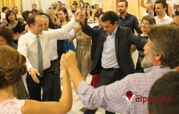 Ο Τσίπρας χόρεψε ηπειρώτικα με την ψυχή του