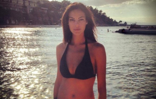 Tι λες τώρα! Η Εύη Βατίδου σε φθινοπωρινές βουτιές