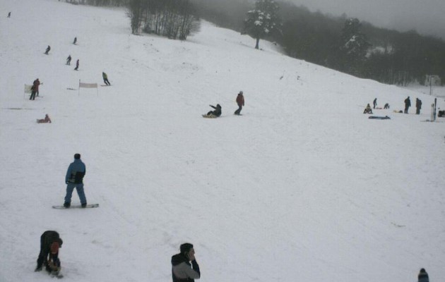 Για πρώτη φορά άνοιξαν τα χιονοδρομικά Οκτώβριο (φωτο)