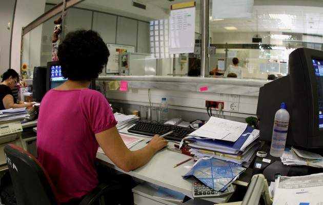Μειώνονται συνεχώς οι δημόσιοι υπάλληλοι