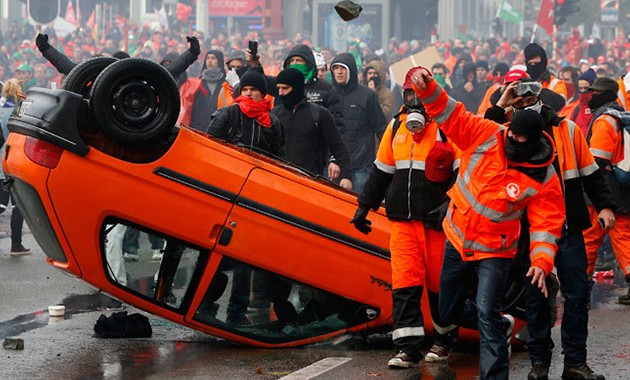 Στις φλόγες οι Βρυξέλλες μετά από διαδήλωση για τη λιτότητα (φωτο + βίντεο)